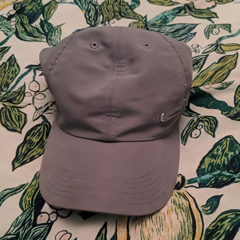 Nike women's gym hat
